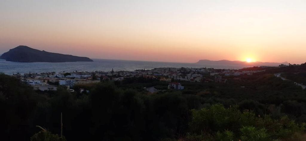 Thea Apartment Agia Marina Buitenkant foto
