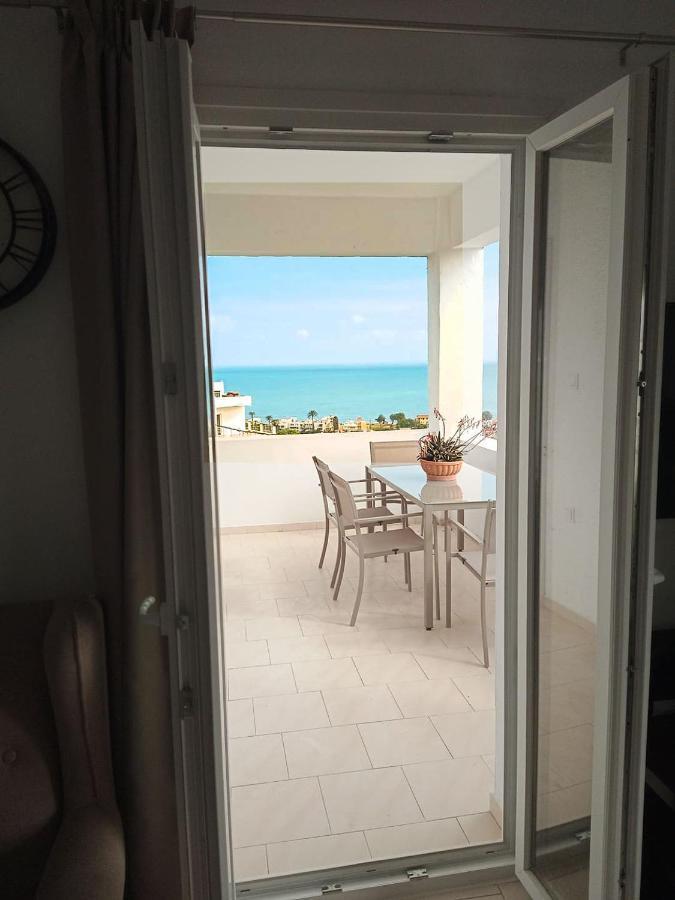 Thea Apartment Agia Marina Buitenkant foto