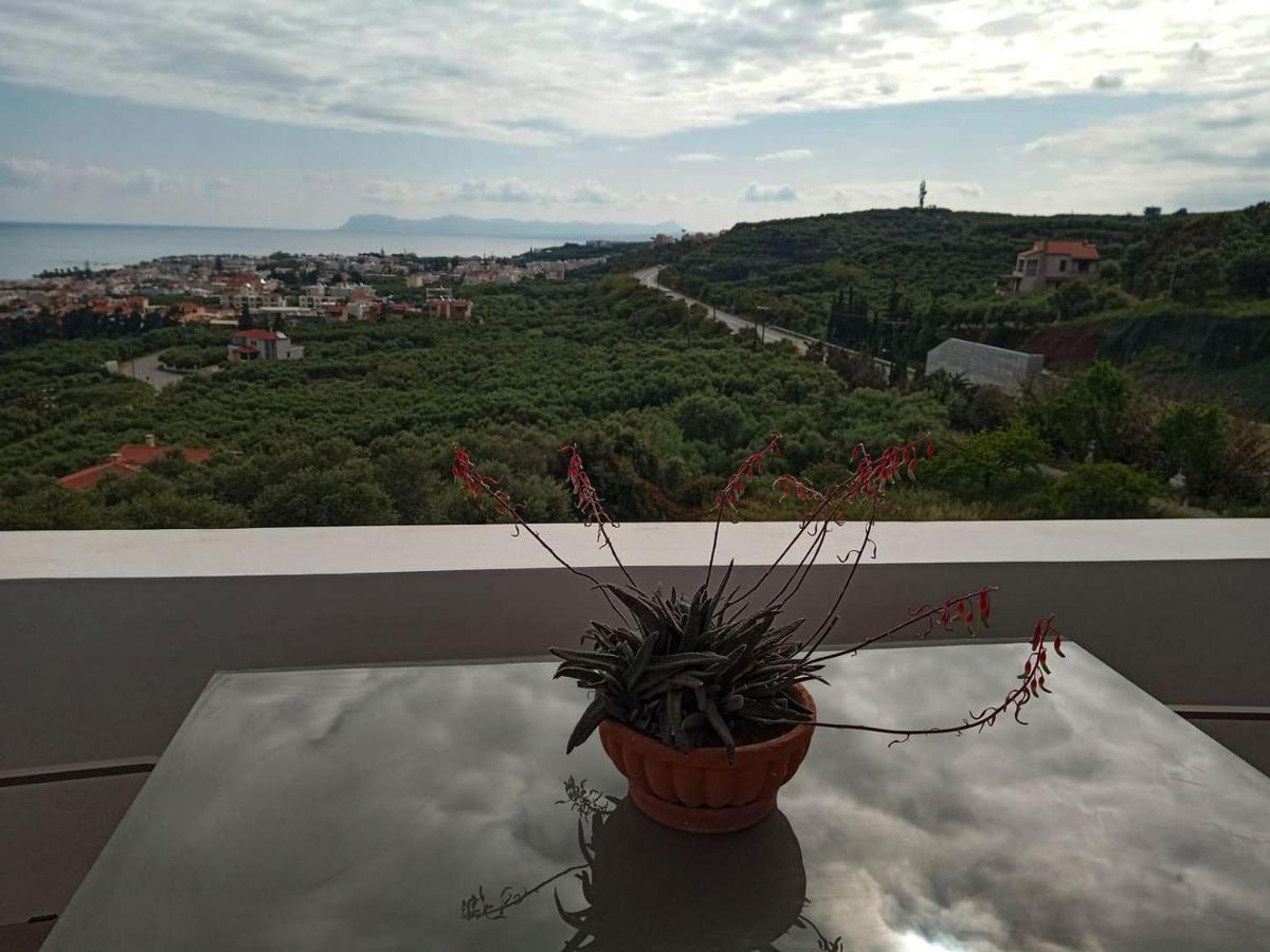 Thea Apartment Agia Marina Buitenkant foto