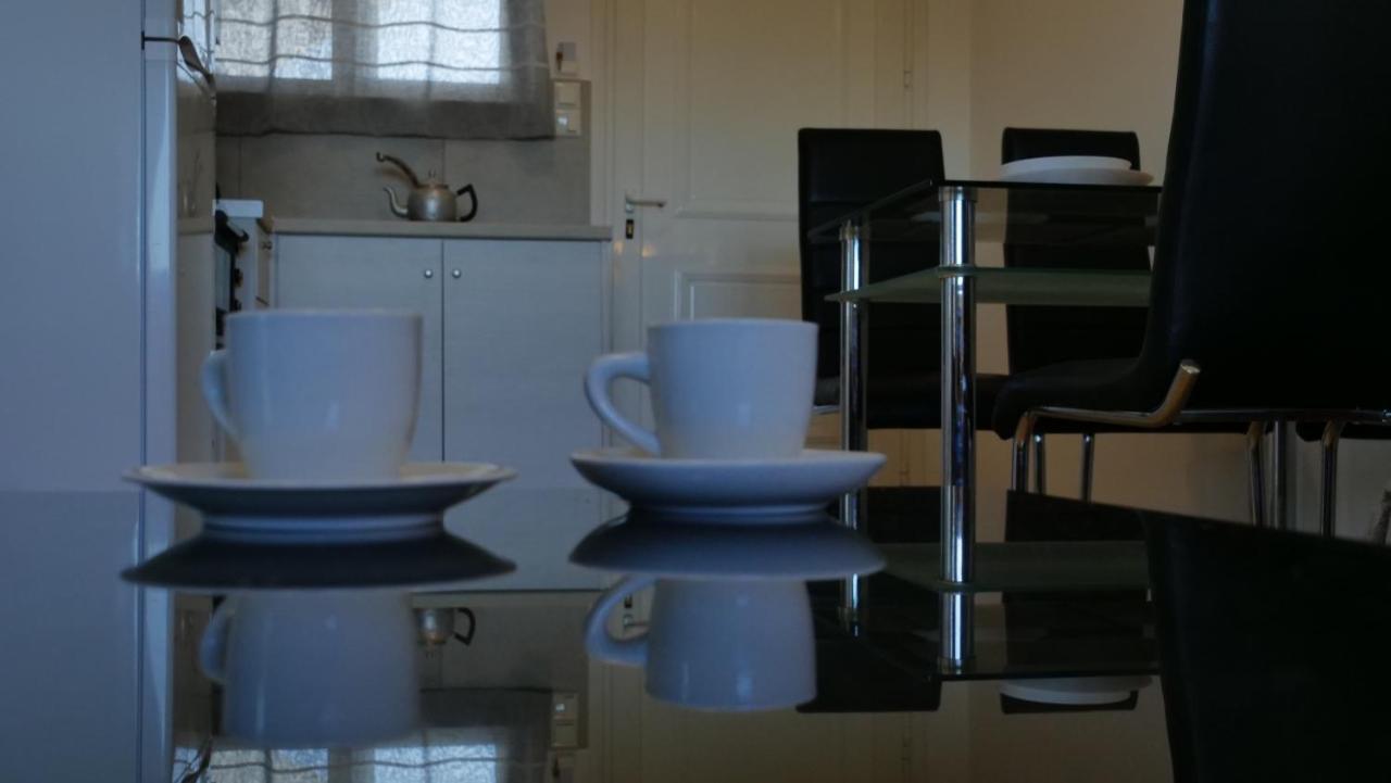 Thea Apartment Agia Marina Buitenkant foto
